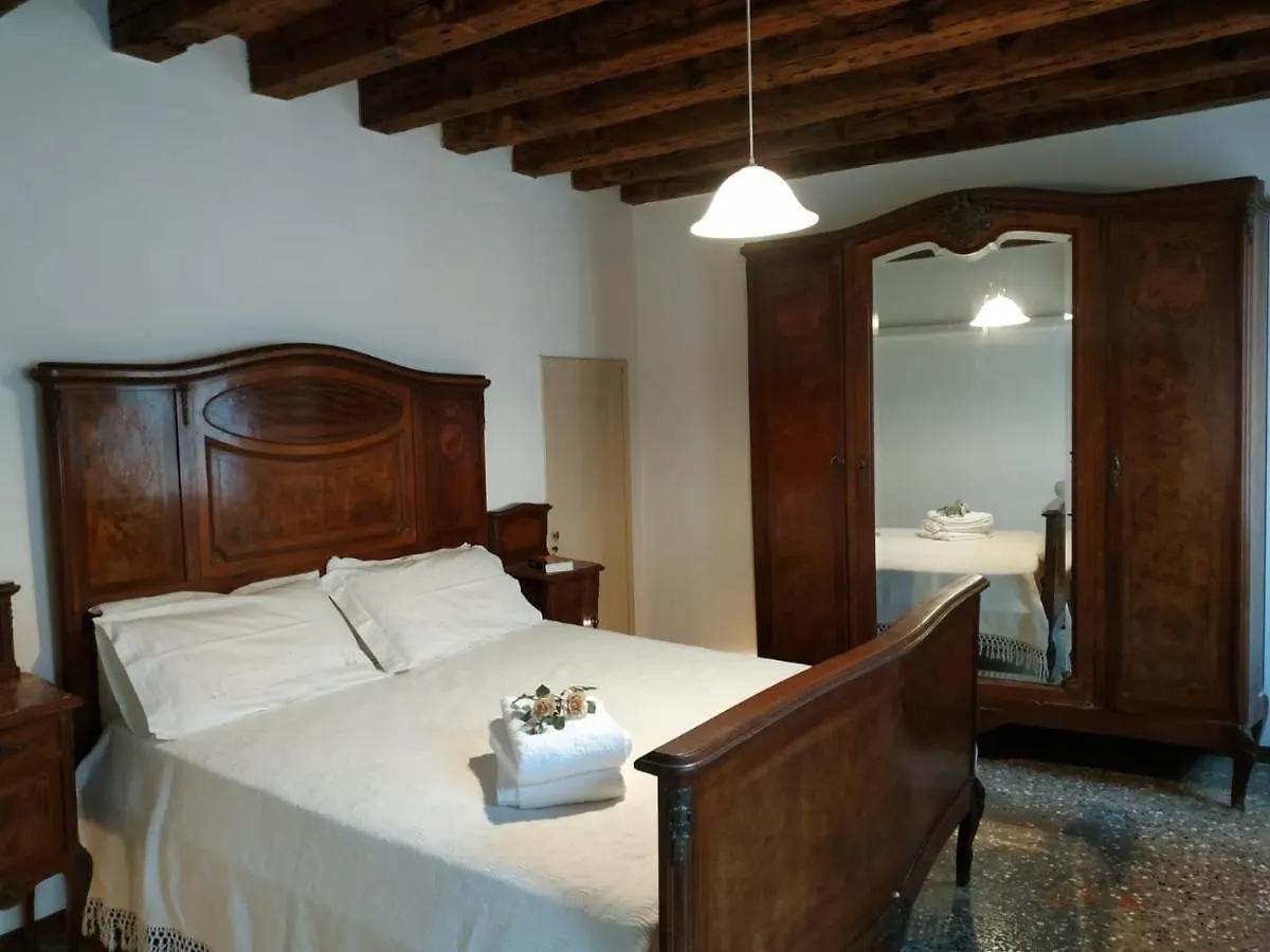 Ca Marga Cannaregio - Central Venetian Style 2 Bedroom Apartment Italy