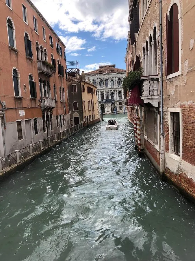 Ca Marga Cannaregio - Central Venetian Style 2 Bedroom Apartment