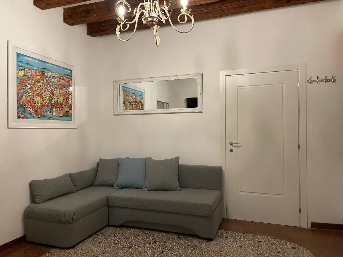 Ca Marga Cannaregio - Central Venetian Style 2 Bedroom Apartment Italy