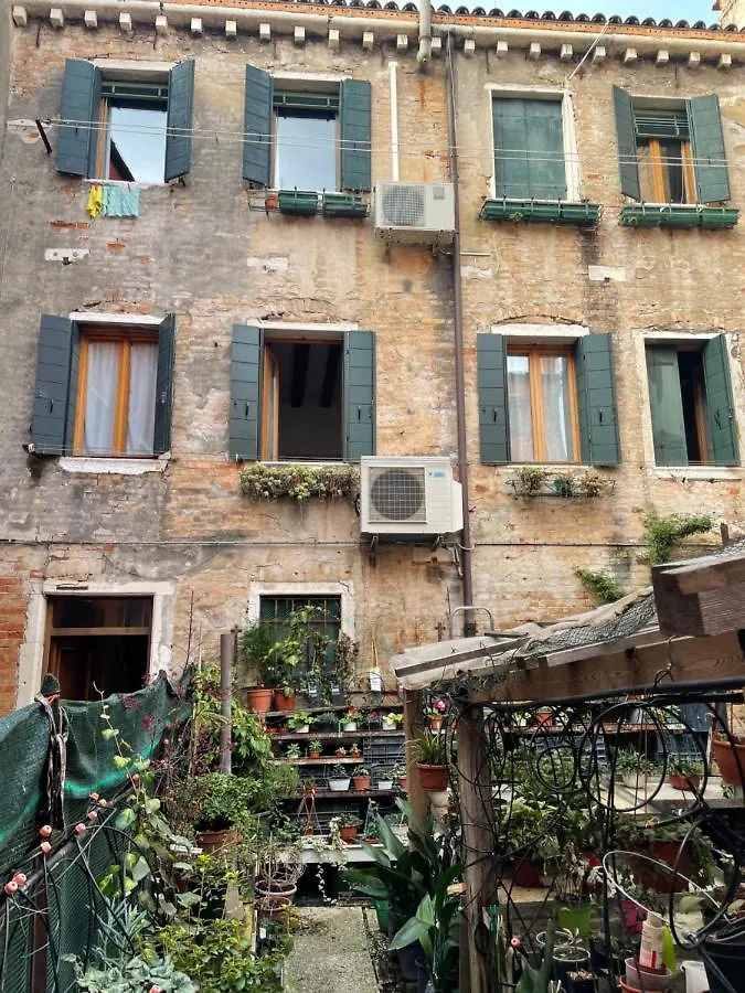 Ca Marga Cannaregio - Central Venetian Style 2 Bedroom Apartment Venice